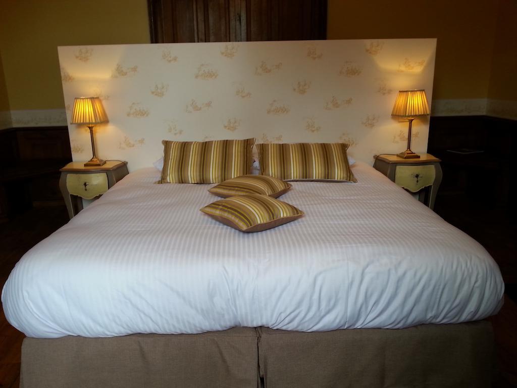 La Maison D'Adelaide Saint-Flour  Room photo